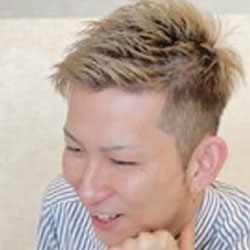 店長　平井 慎治